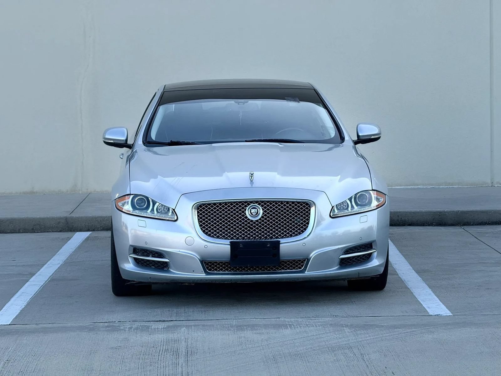 Used 2011 Jaguar XJ L RWD image 2