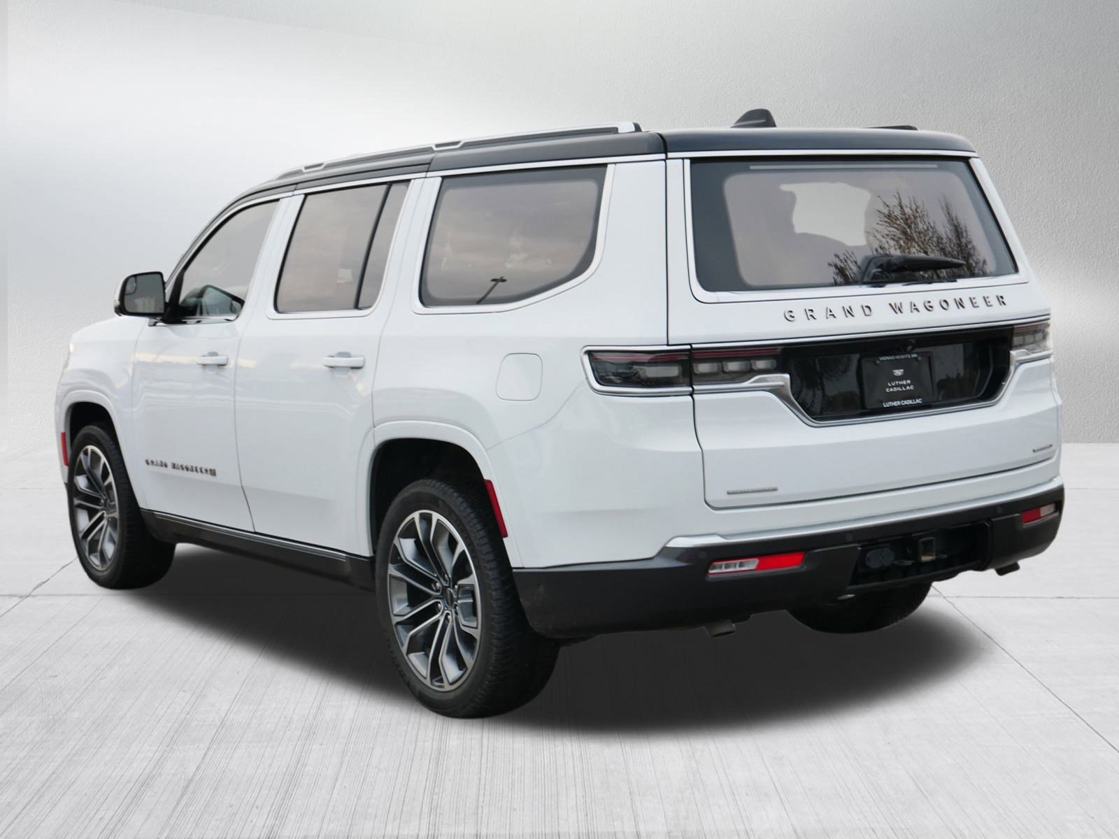 Used 2022 Jeep Grand Wagoneer Series III w/ Rear Seat Video Group 1 image 5