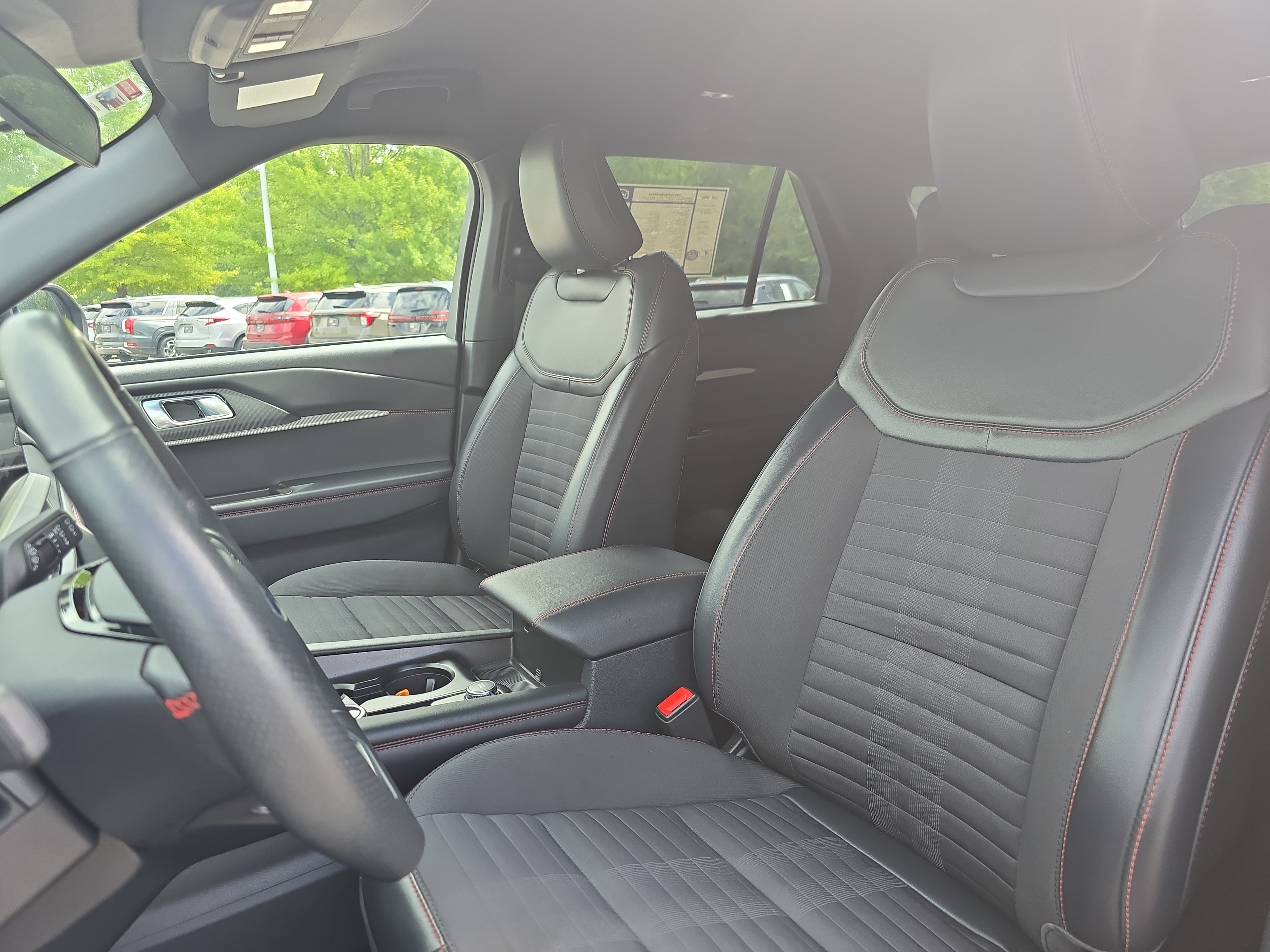 Used 2025 Ford Explorer ST-Line AWD/4WD image 14