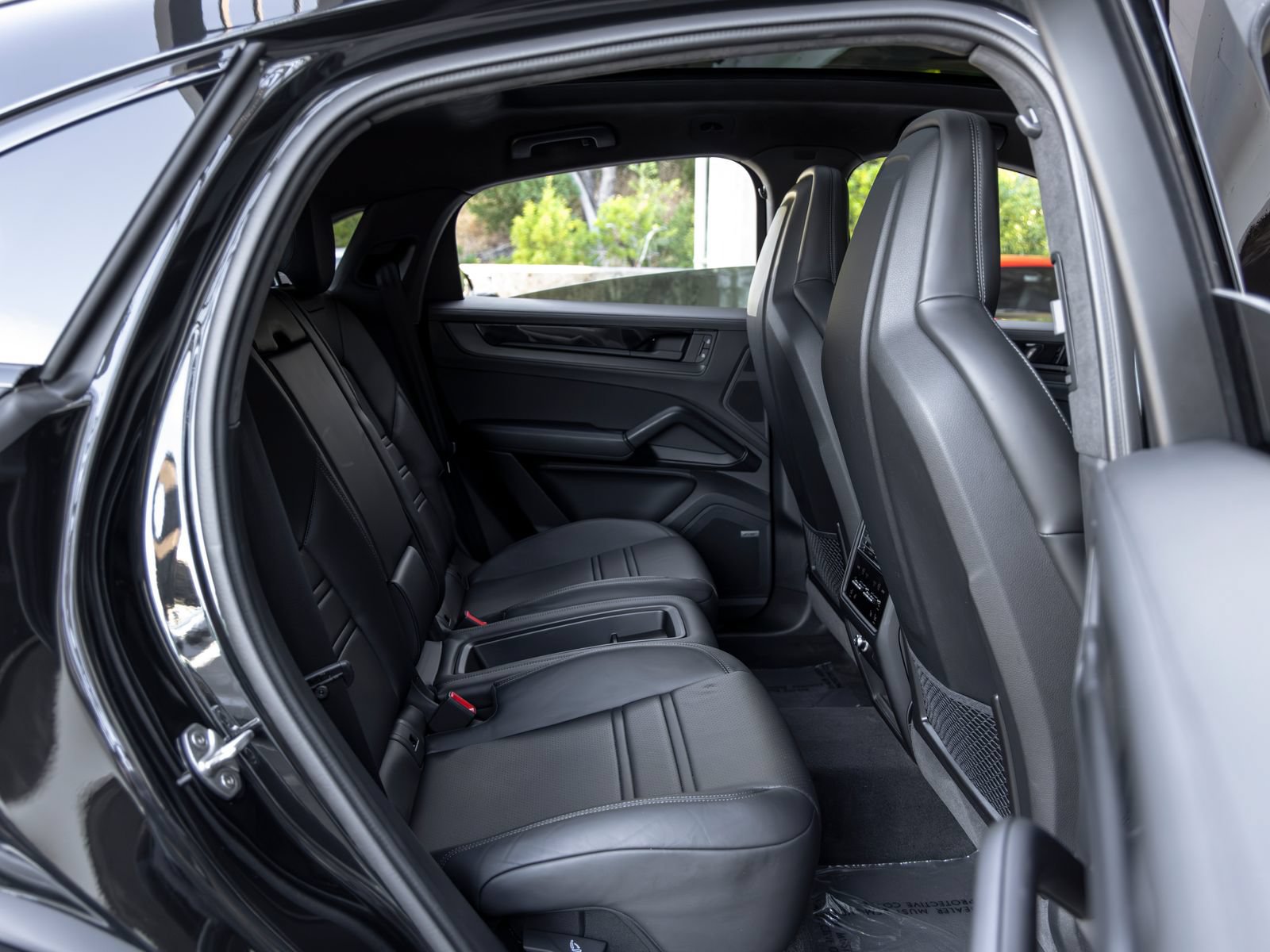 Certified 2025 Porsche Cayenne GTS AWD/4WD image 51