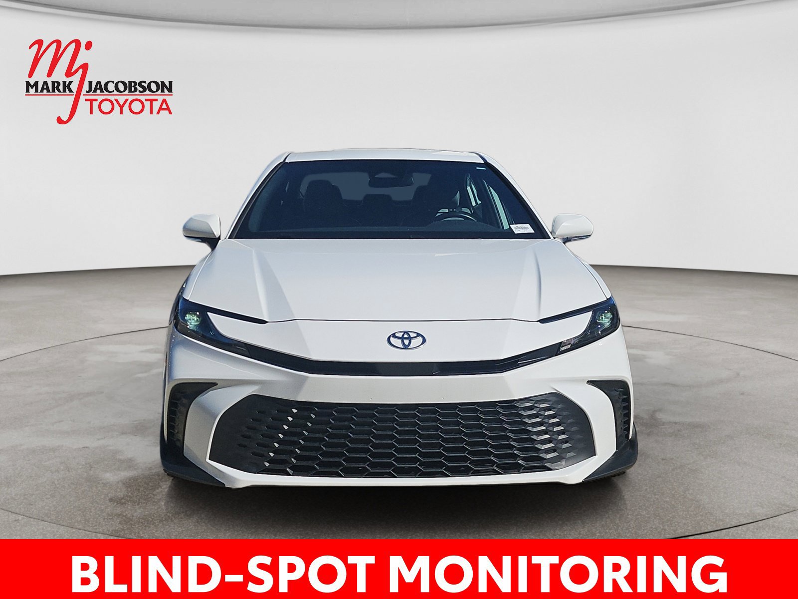 Used 2025 Toyota Camry SE FWD image 3