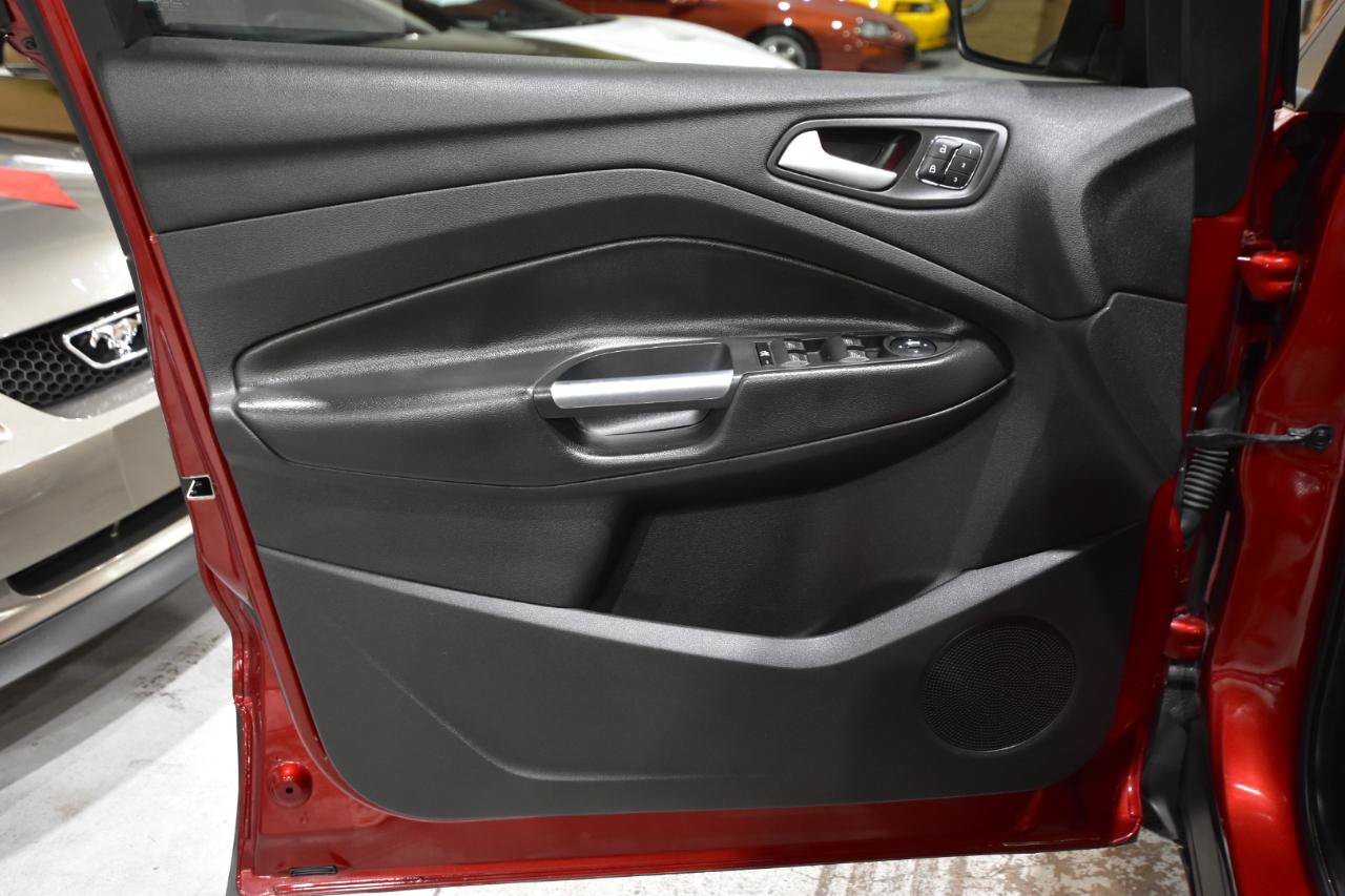 Used 2014 Ford Escape Titanium FWD image 9