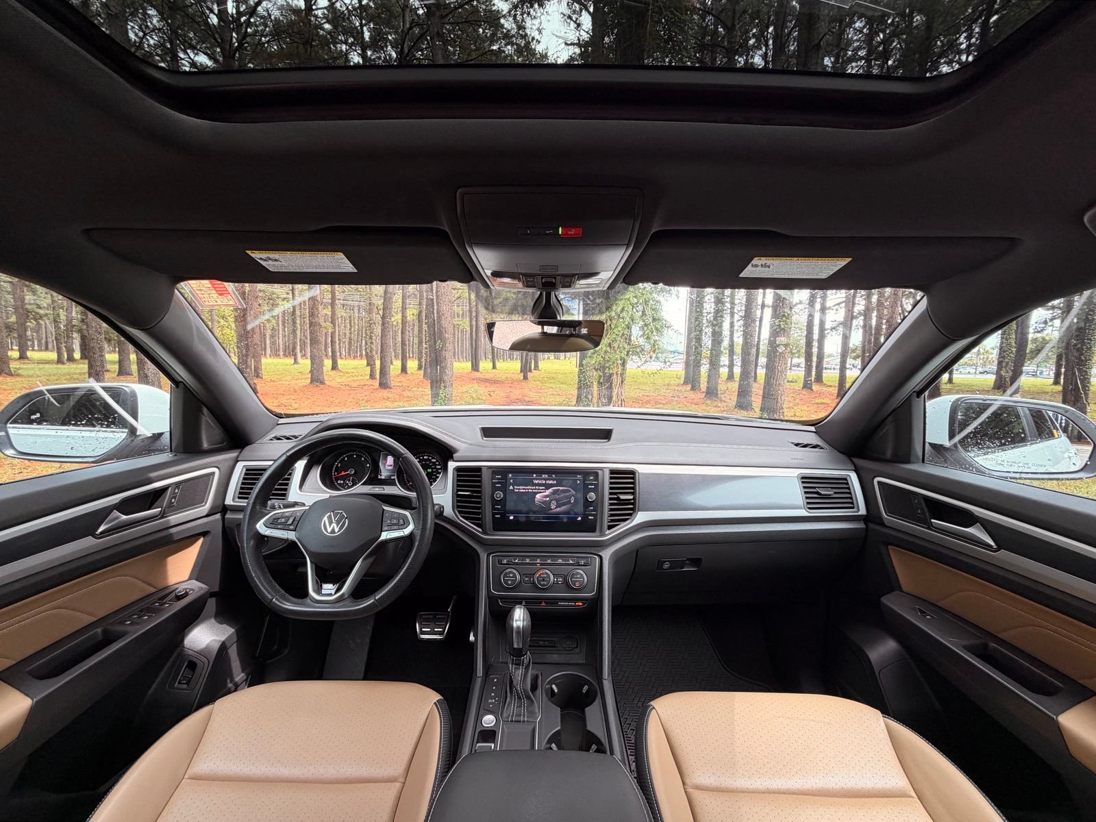 Used 2021 Volkswagen Atlas Cross Sport SE w/ Panoramic Sunroof Package FWD image 2