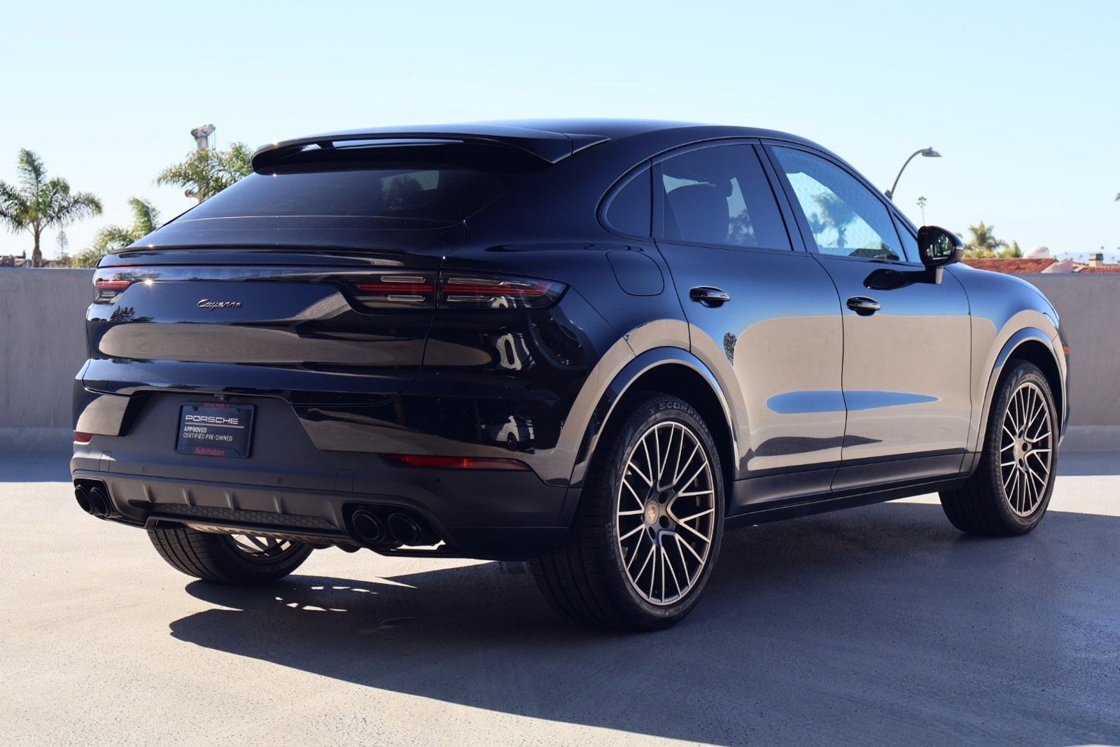 Certified 2023 Porsche Cayenne Platinum Edition image 9