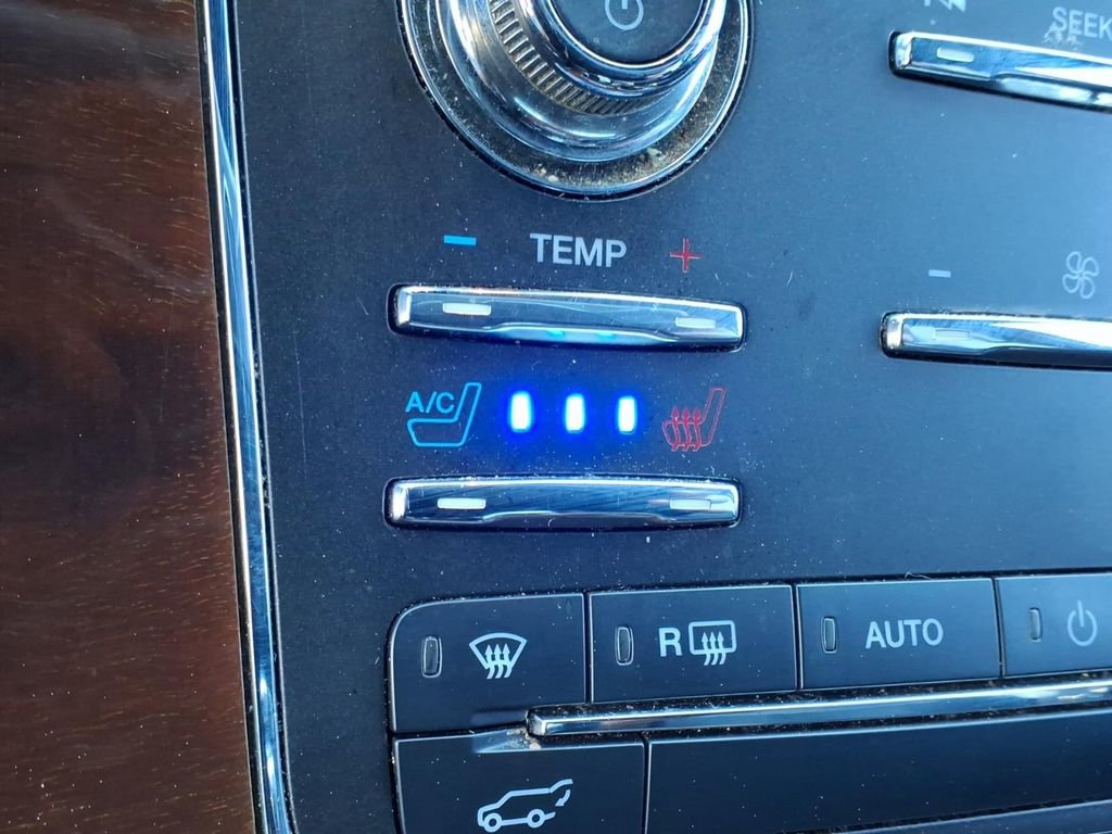 Used 2017 Lincoln Navigator L Select RWD image 16