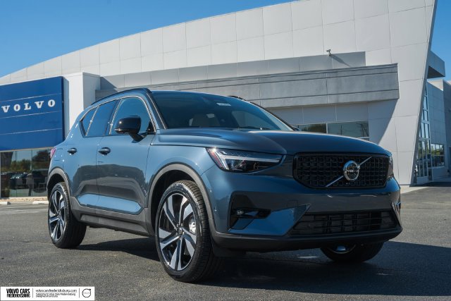 New 2026 Volvo XC40 B5 Ultra w/ Protection Package Premier