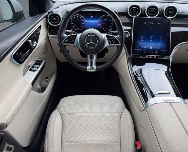 Used 2023 Mercedes-Benz GLC 300 4MATIC image 12