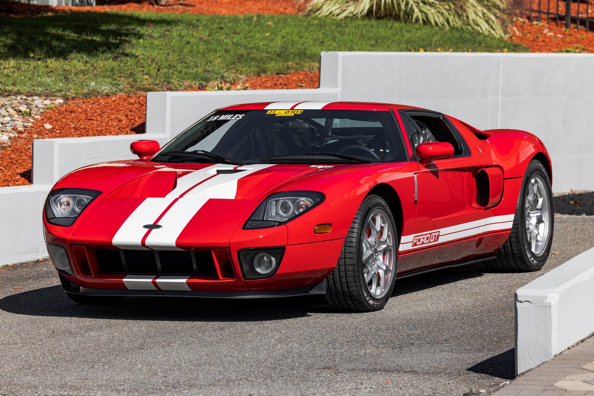 Used 2006 Ford GT RWD image 27
