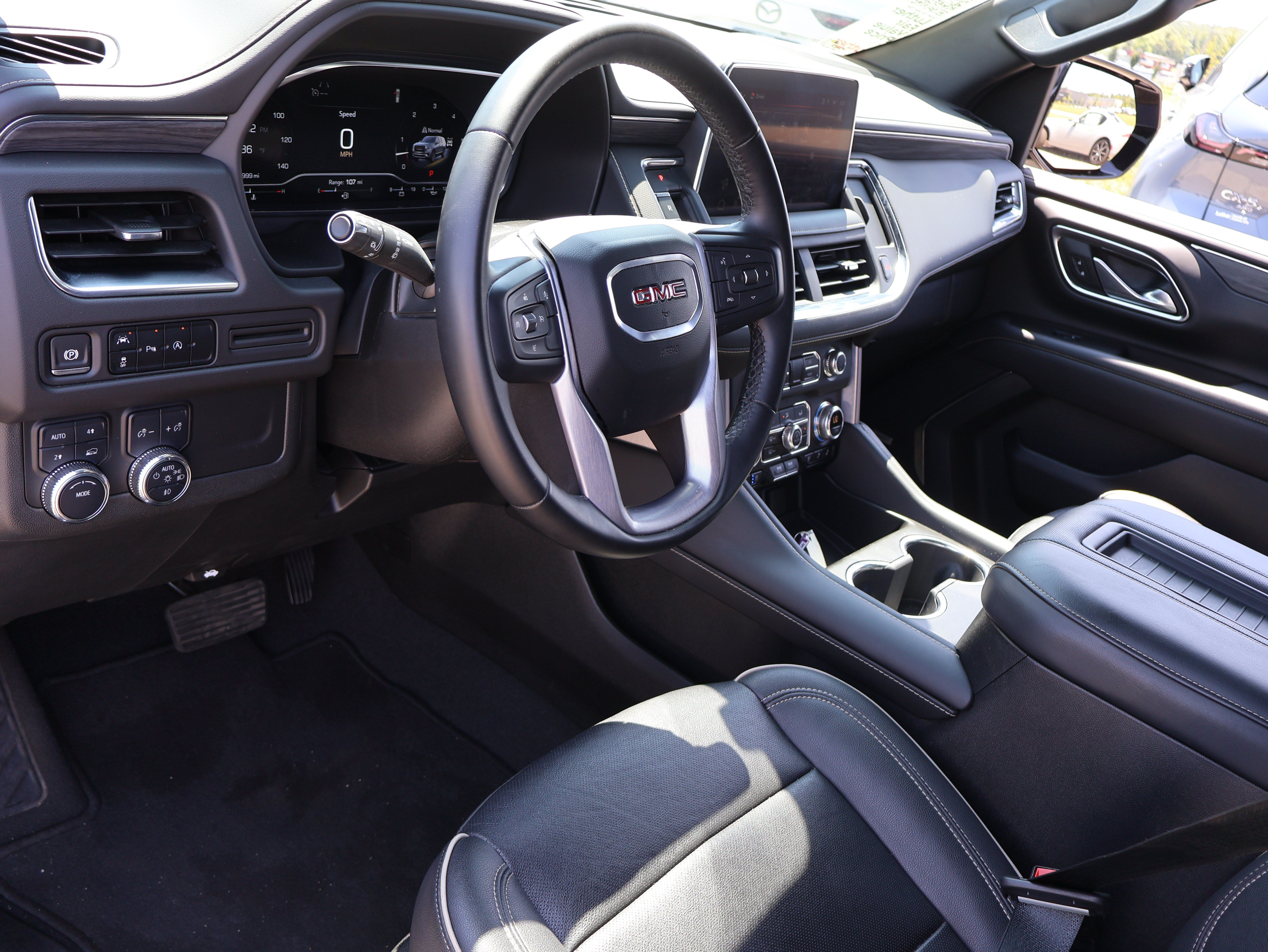 Used 2024 GMC Yukon SLT AWD/4WD image 17