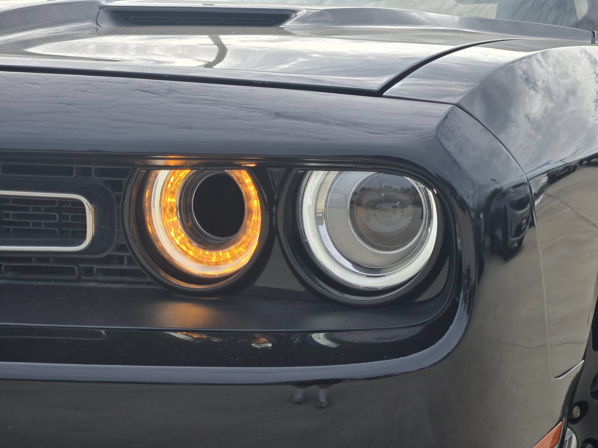Used 2018 Dodge Challenger SXT RWD image 10