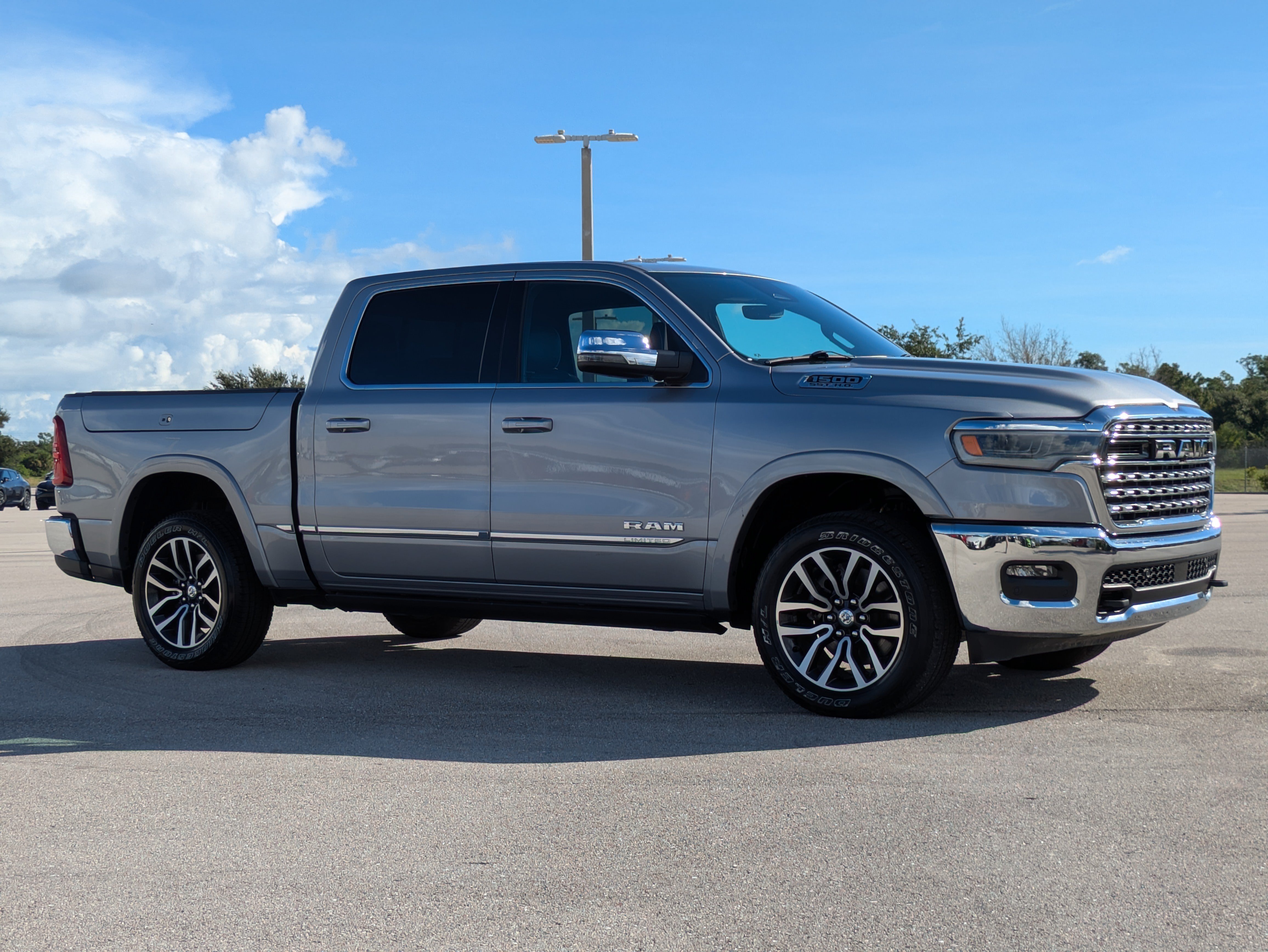 Used 2025 RAM 1500 Limited AWD/4WD image 2