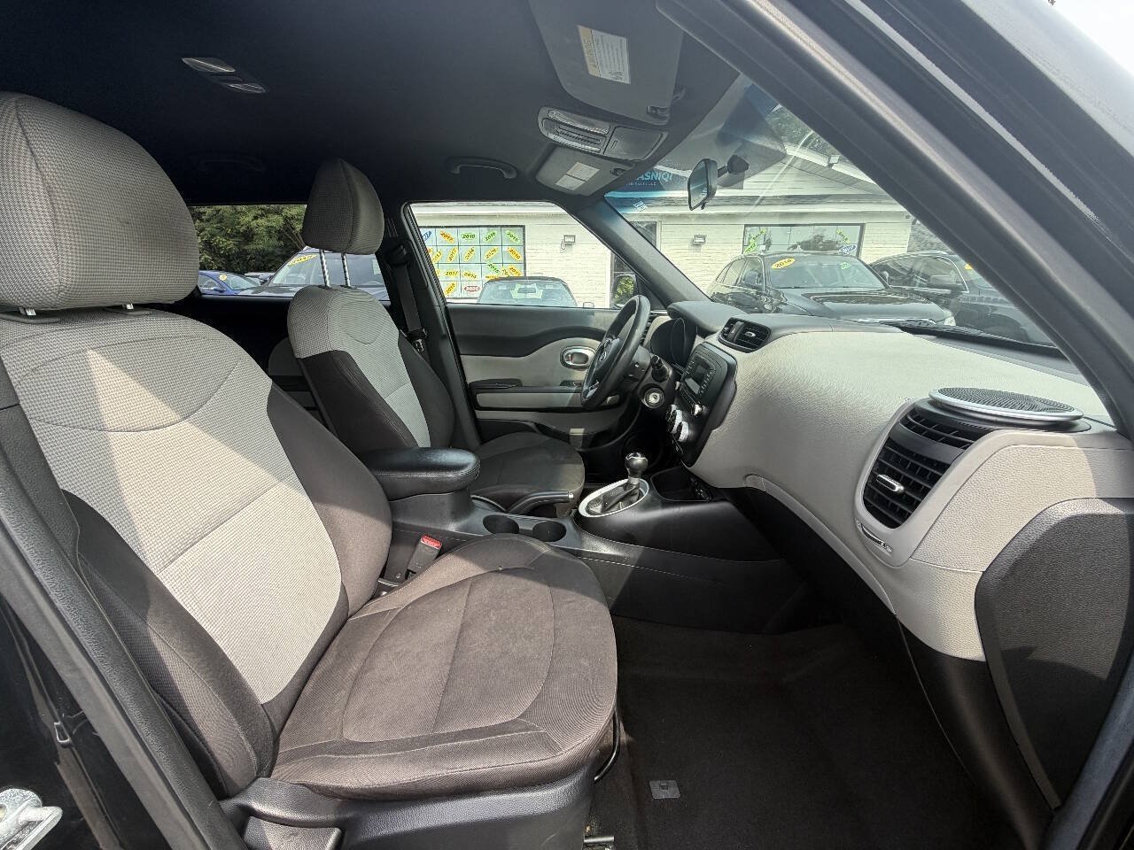 Used 2016 Kia Soul FWD image 12