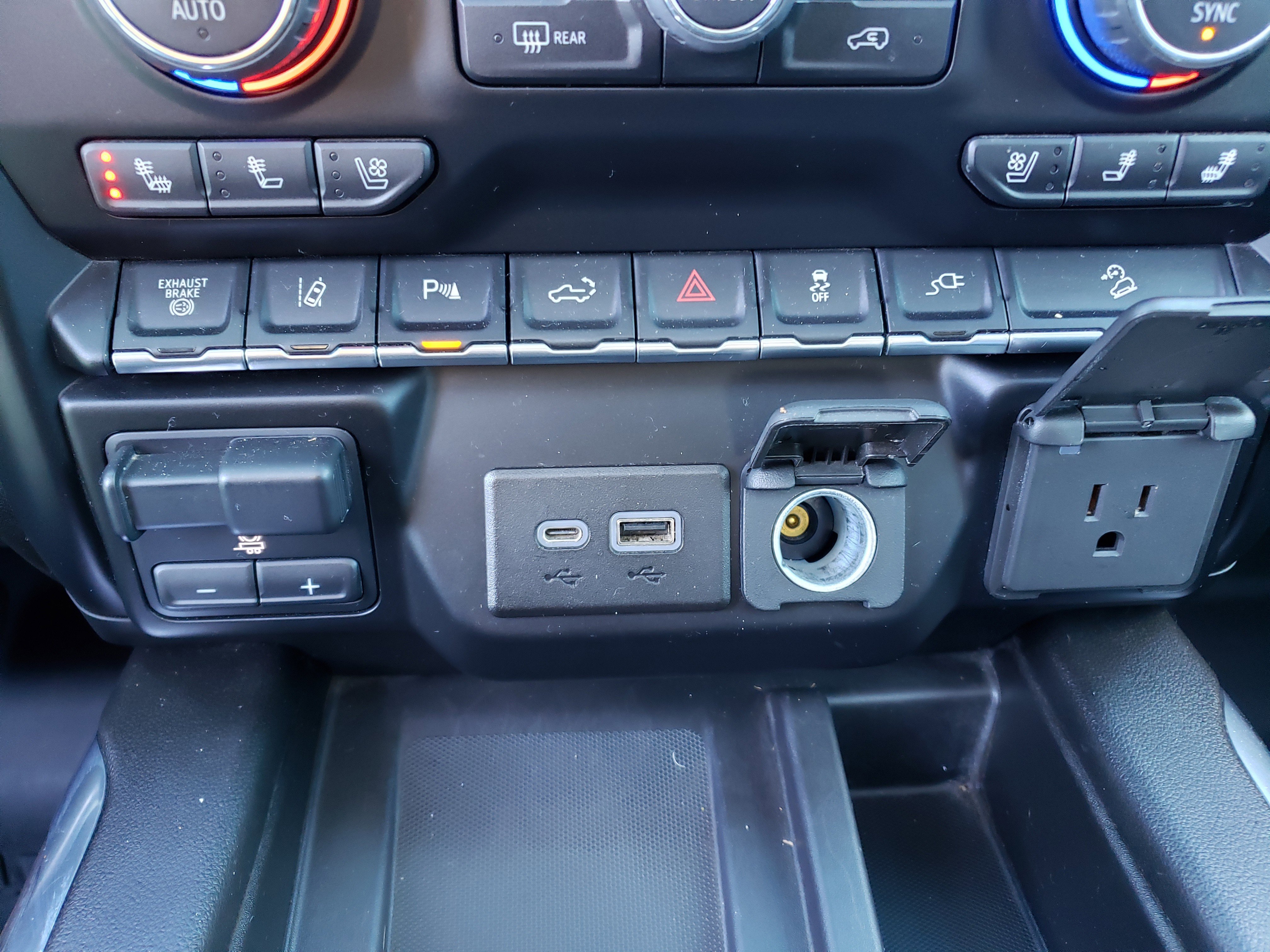 Used 2022 Chevrolet Silverado 2500 LTZ w/ LTZ Premium Package image 23