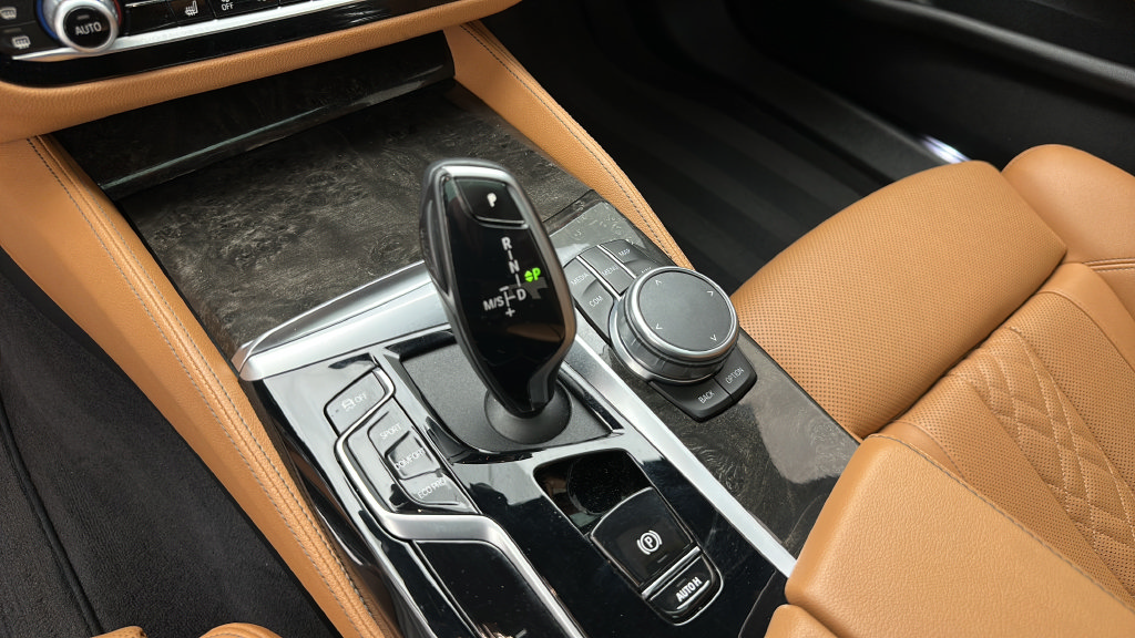 Used 2022 BMW 530i xDrive w/ M Sport Package AWD/4WD image 19