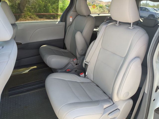 Used 2015 Toyota Sienna XLE w/ XLE Navigation Package FWD image 17