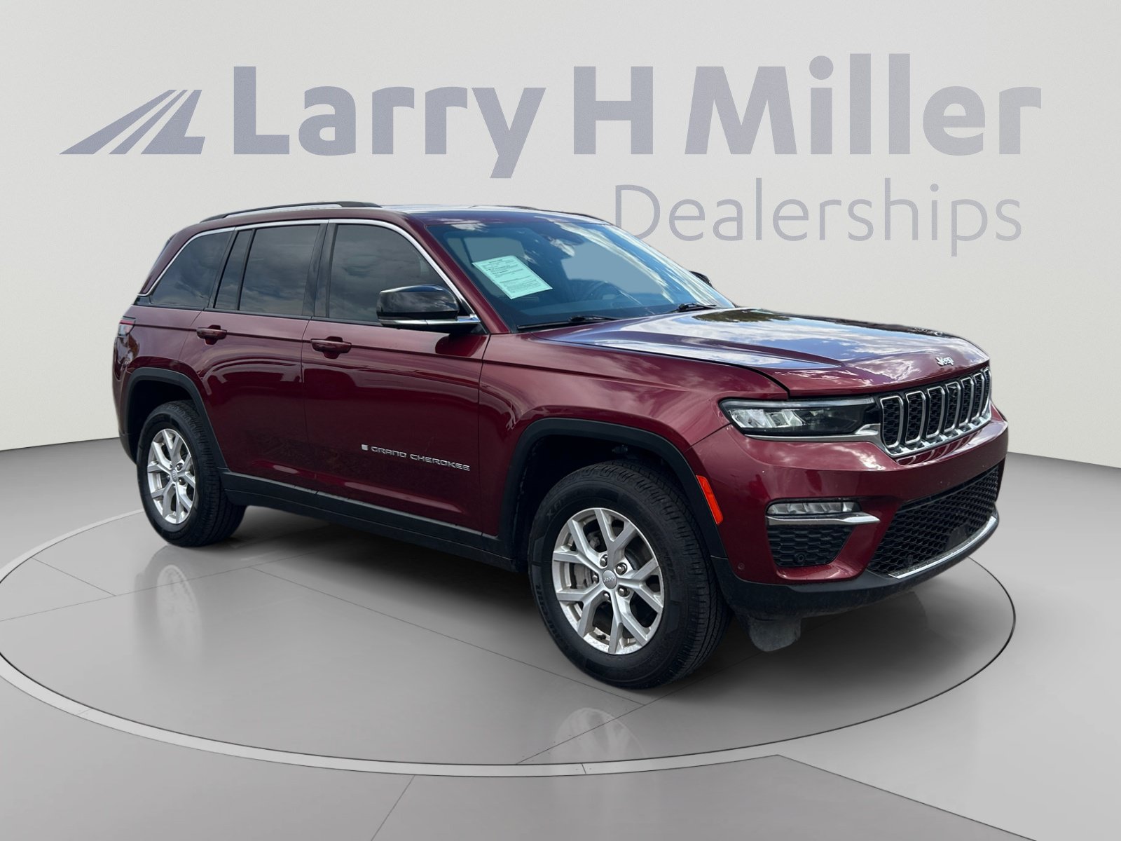 Used 2023 Jeep Grand Cherokee Limited w/ Luxury Tech Group II AWD/4WD image 7