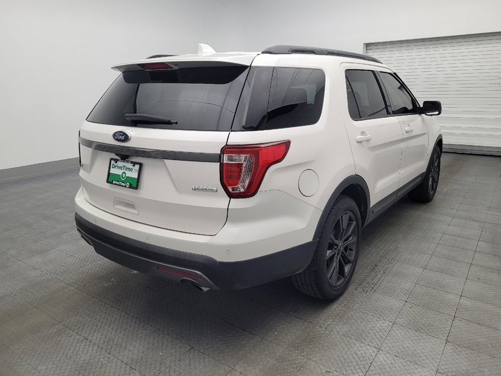 Used 2017 Ford Explorer XLT w/ Equipment Group 202A image 9