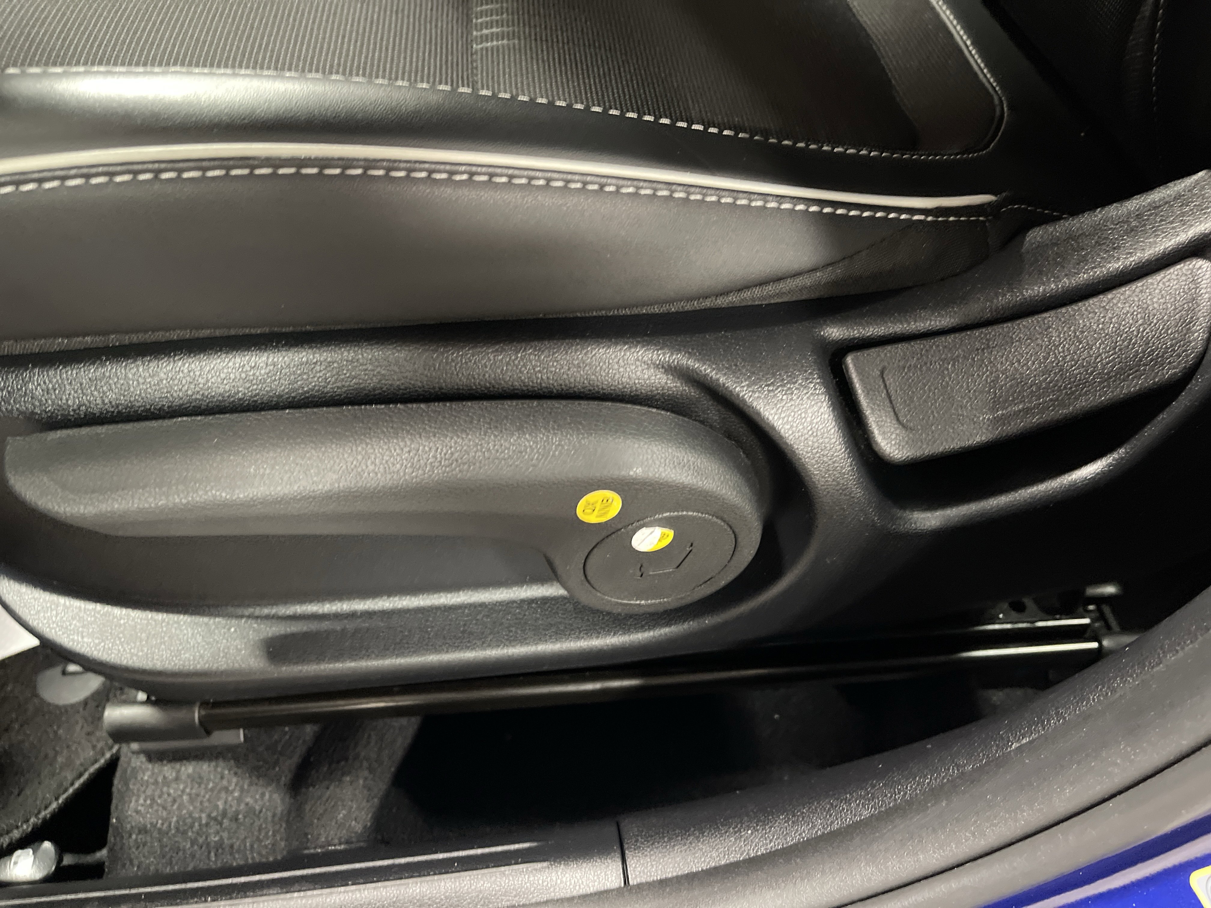 Used 2023 Hyundai Venue Limited image 9