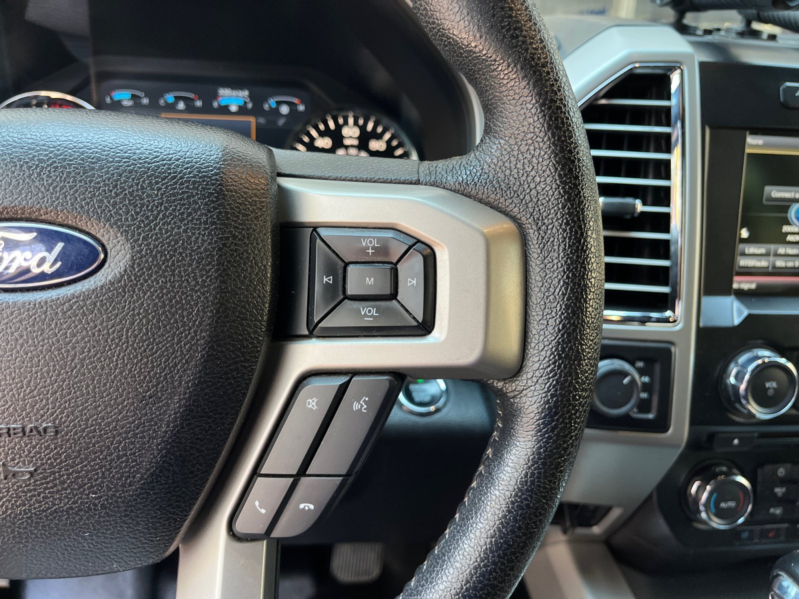 Used 2015 Ford F150 Lariat AWD/4WD image 14