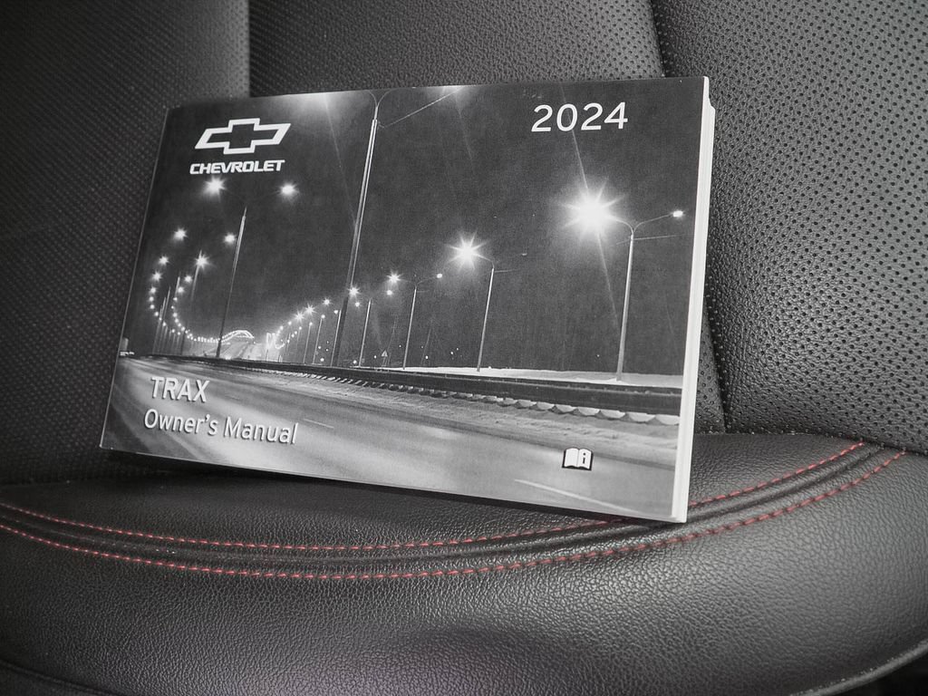 Certified 2024 Chevrolet Trax RS FWD image 40