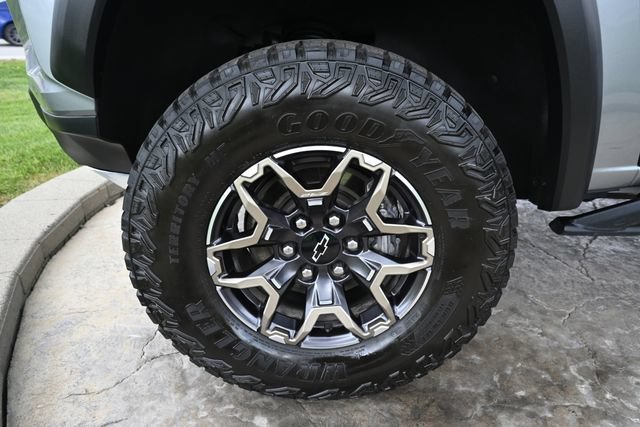 Used 2025 Chevrolet Colorado ZR2 w/ Technology Package AWD/4WD image 10