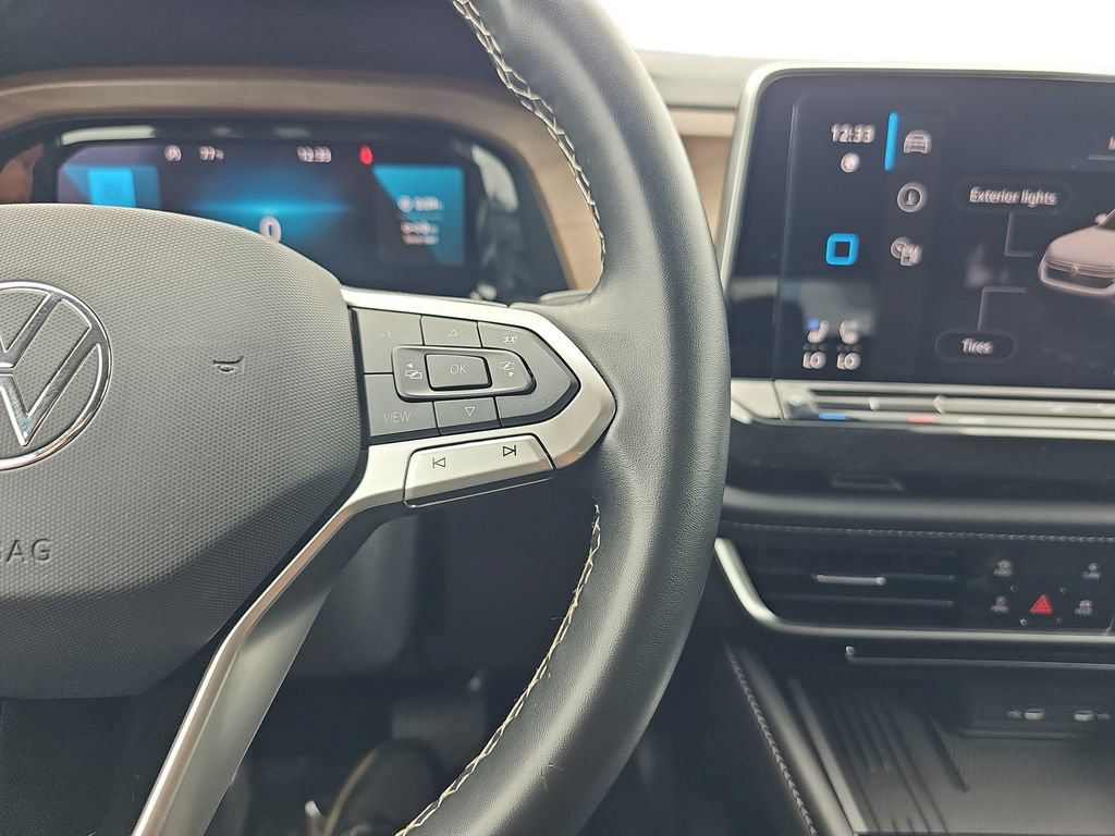 Used 2025 Volkswagen Atlas SE FWD image 18
