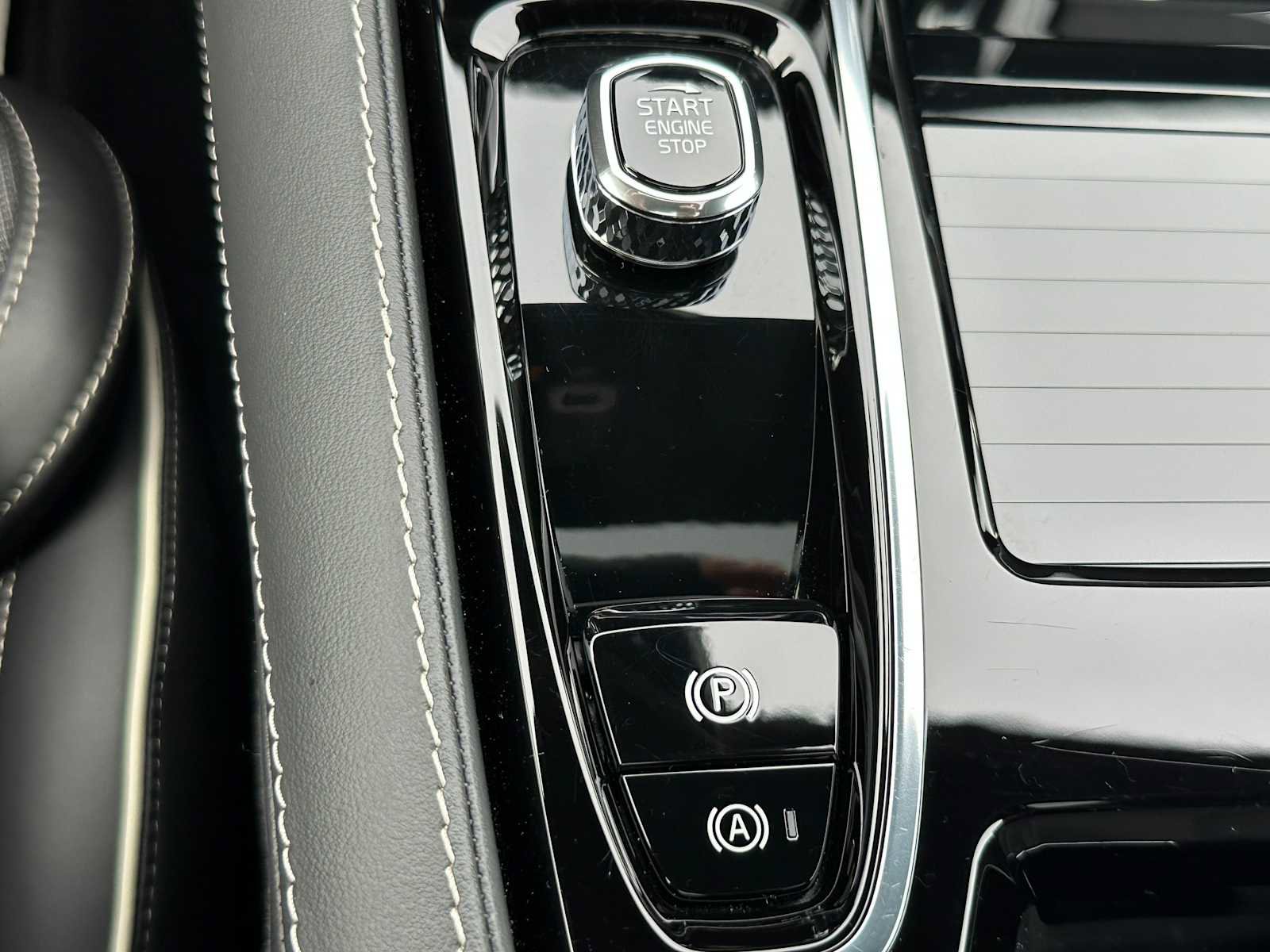 Certified 2024 Volvo S60 T8 Ultimate image 30