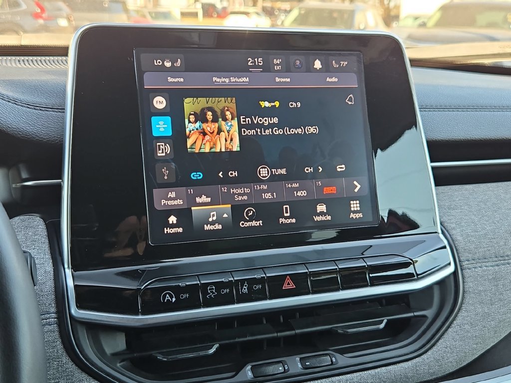 Used 2025 Jeep Compass Latitude w/ Sun & Sound Group AWD/4WD image 19
