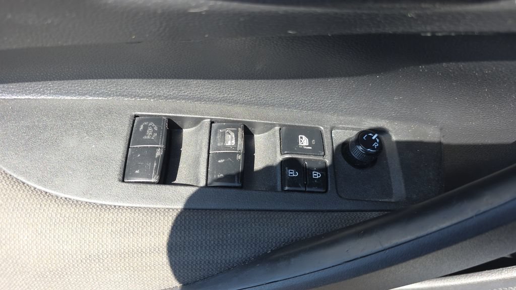 Used 2021 Toyota Corolla LE FWD image 12