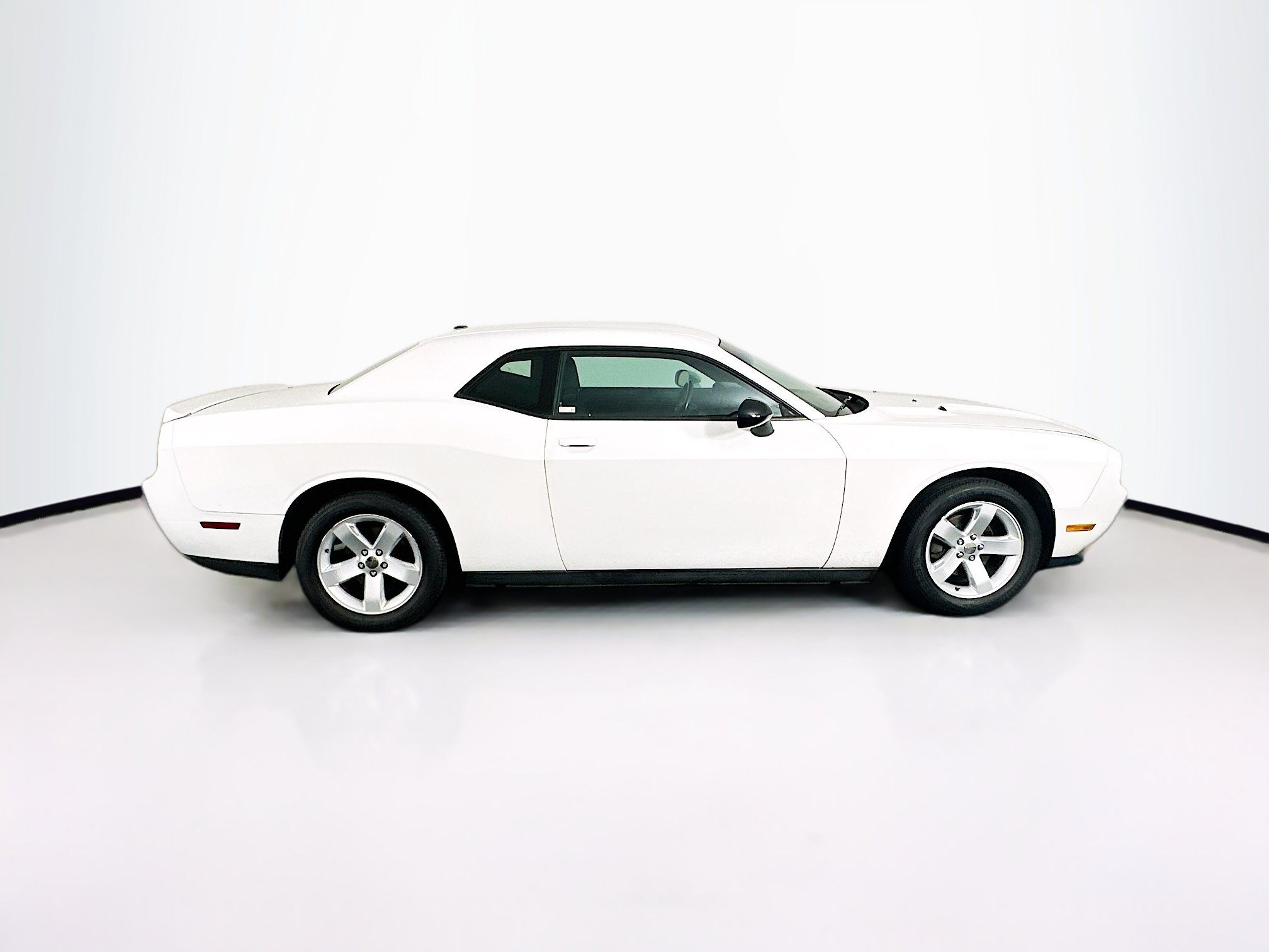 Used 2011 Dodge Challenger RWD image 10
