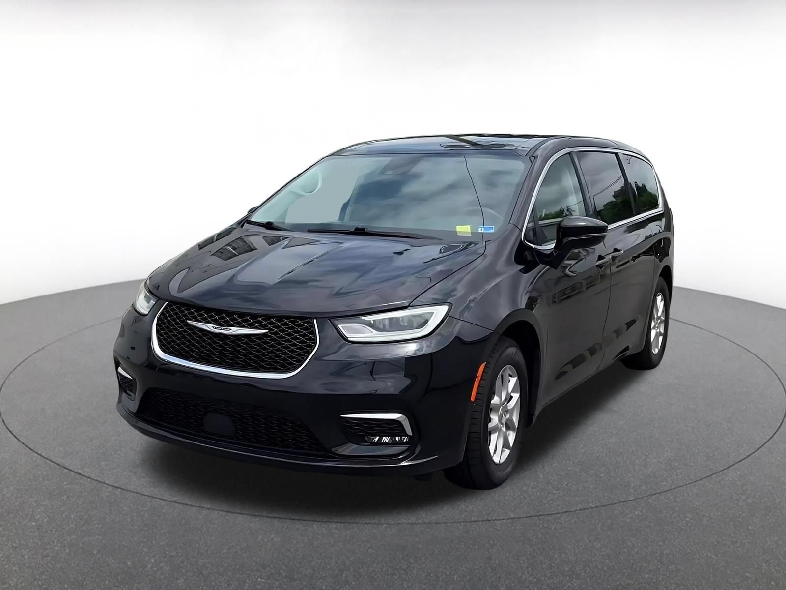 Used 2024 Chrysler Pacifica Touring-L FWD image 7
