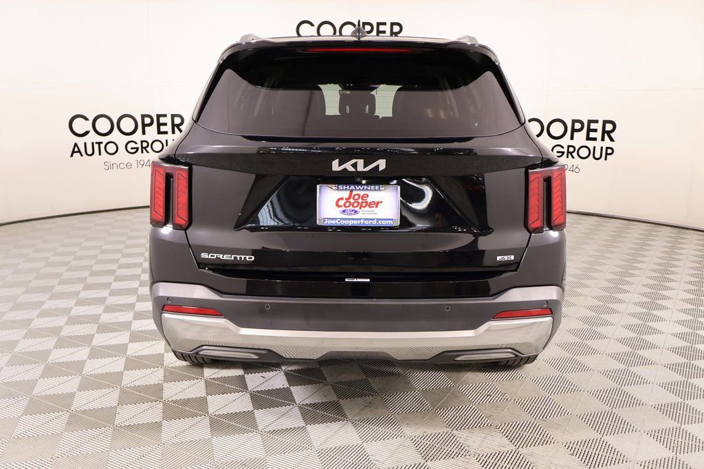 Used 2024 Kia Sorento S image 23