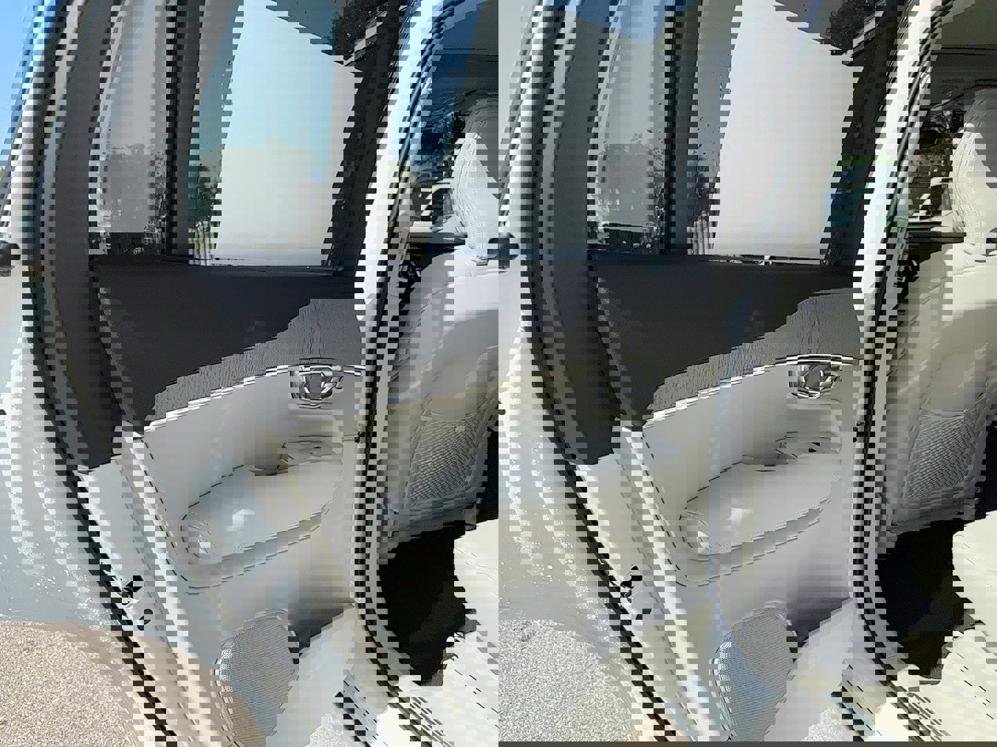 New 2025 Volvo XC90 T8 Plus w/ Protection Package Premier image 16