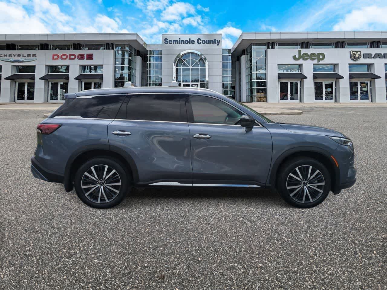 Used 2025 INFINITI QX60 Sensory AWD/4WD image 9