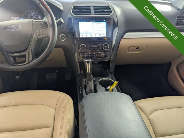 Used 2017 Ford Explorer XLT w/ Equipment Group 202A AWD/4WD image 26