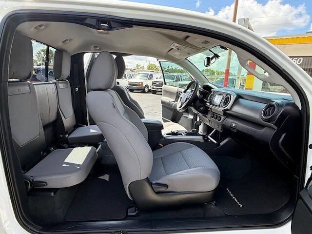 Used 2017 Toyota Tacoma SR5 w/ Tow Package image 11