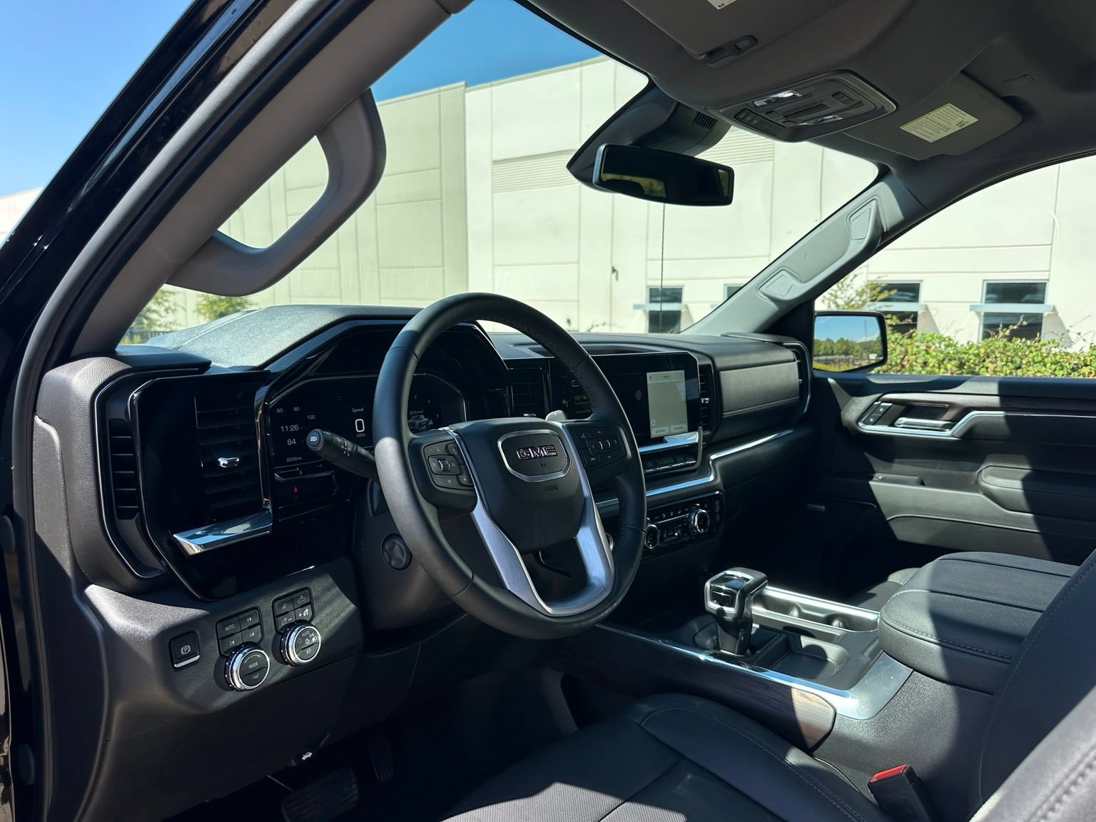 Used 2024 GMC Sierra 1500 SLT w/ SLT Premium Package AWD/4WD image 11