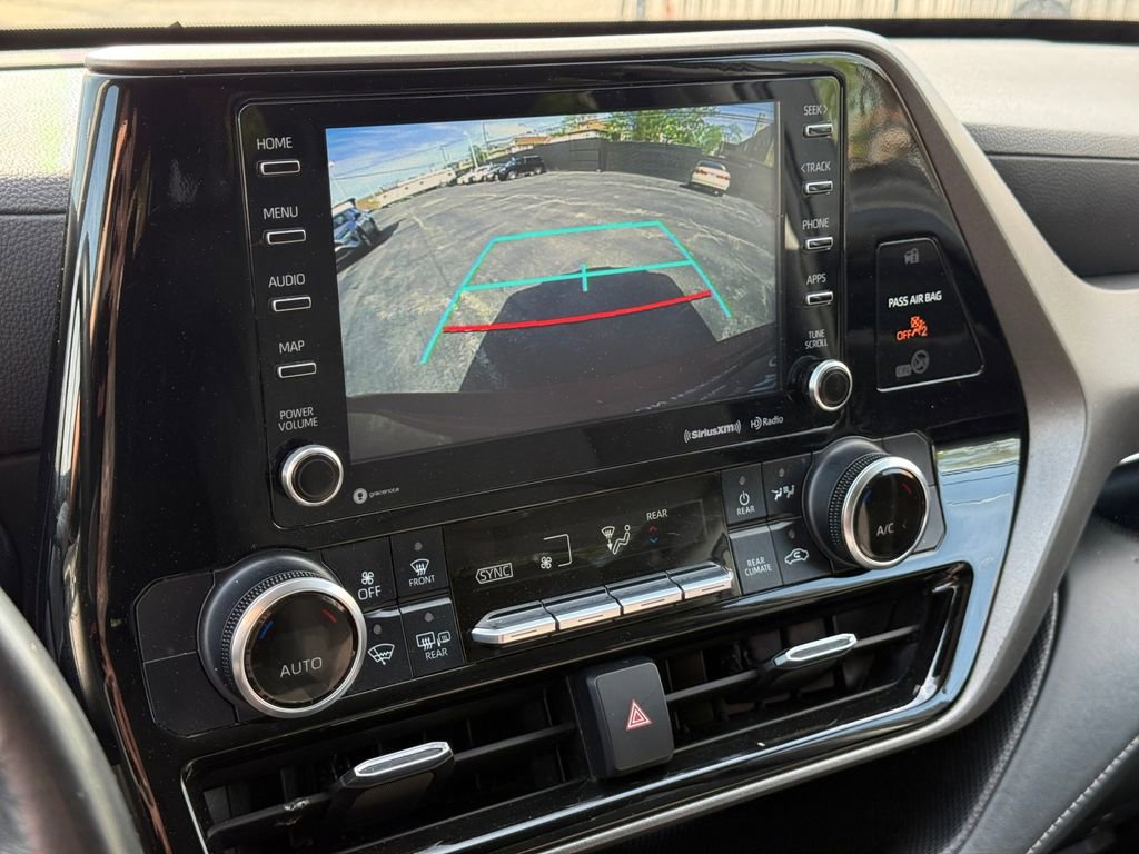 Used 2022 Toyota Highlander LE AWD/4WD image 39
