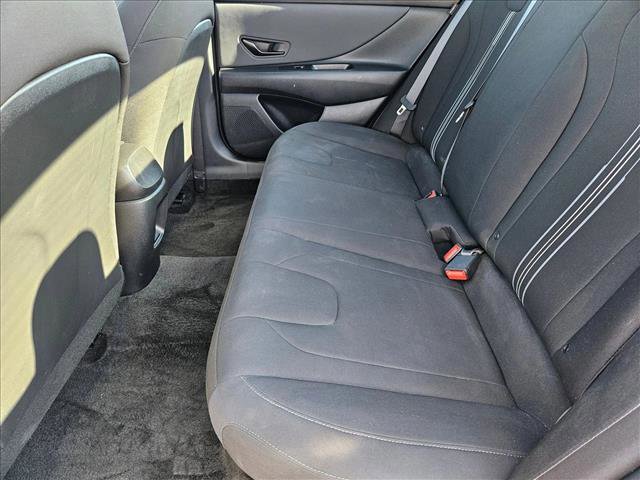 Used 2025 Hyundai Elantra SEL image 17