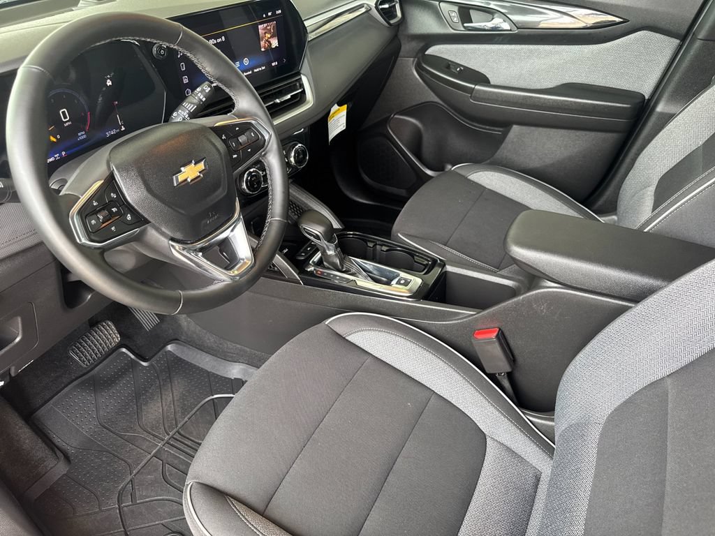 Used 2026 Chevrolet TrailBlazer LT w/ Convenience Package AWD/4WD image 9