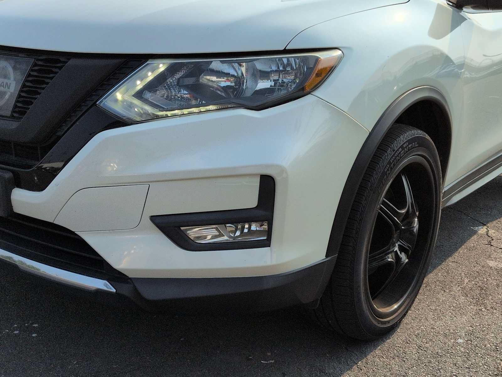 Used 2017 Nissan Rogue SV w/ SV Family Package AWD/4WD image 11