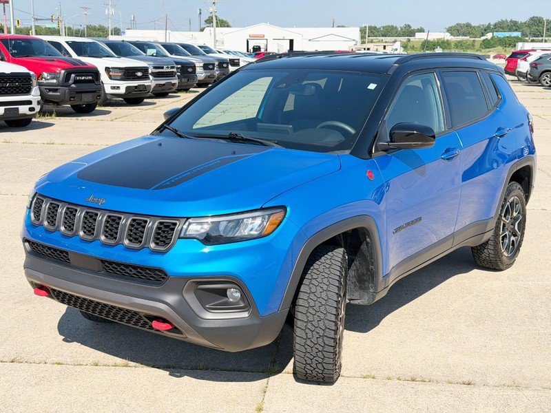 Used 2025 Jeep Compass Trailhawk AWD/4WD image 7