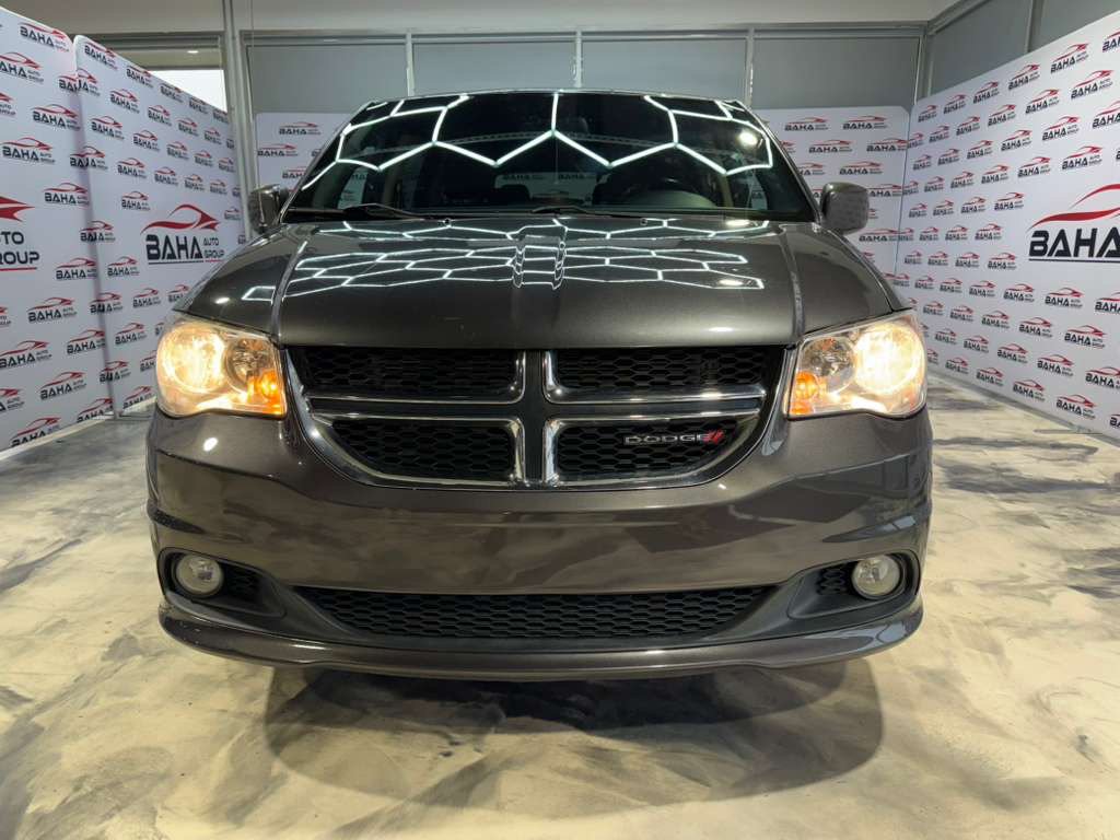 Used 2019 Dodge Grand Caravan SXT FWD image 3