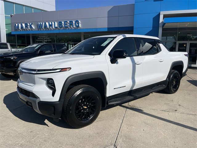 New 2025 Chevrolet Silverado EV LT image 3