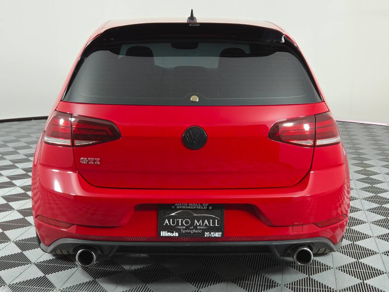Used 2020 Volkswagen GTI SE FWD image 6