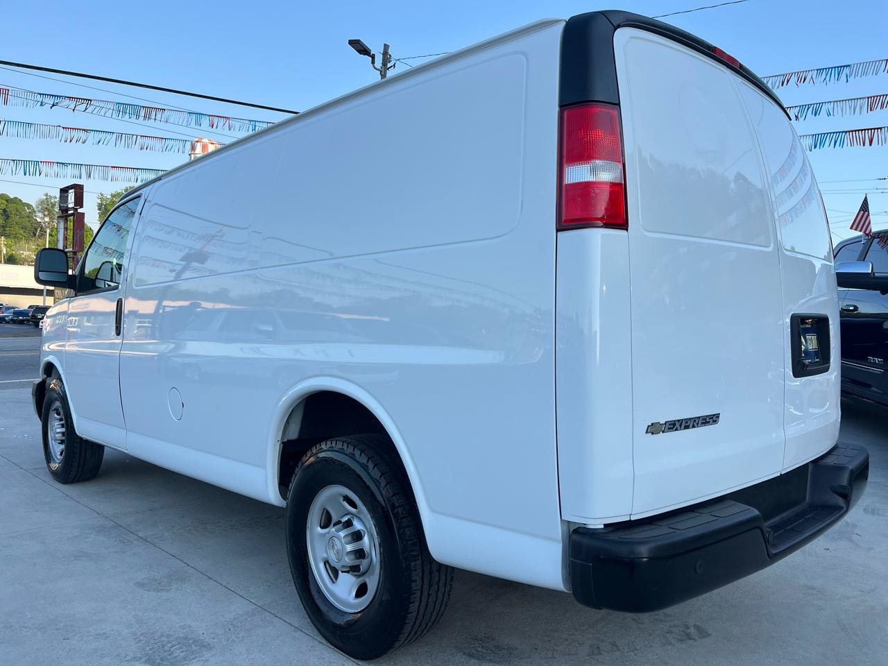 Used 2019 Chevrolet Express 2500 RWD image 5