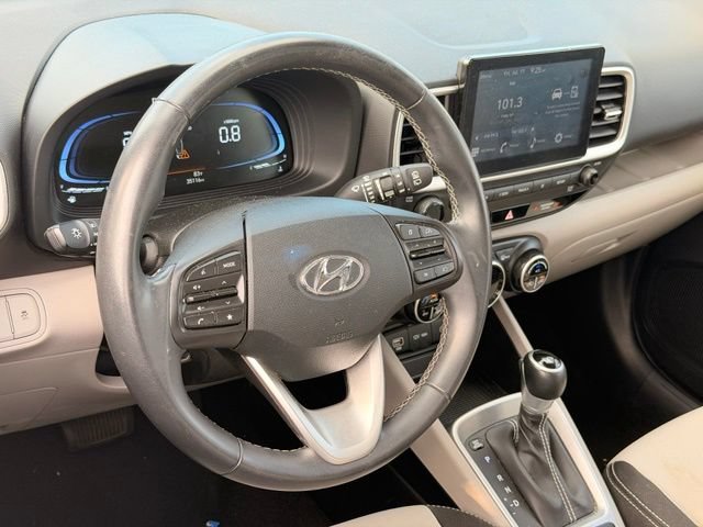 Used 2025 Hyundai Venue SEL FWD image 17