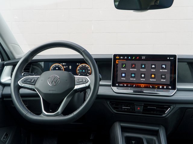 Used 2025 Volkswagen Tiguan SE w/ Panoramic Sunroof Package image 22