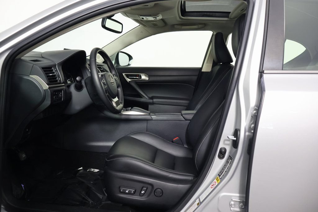 Used 2016 Lexus CT 200h w/ Navigation Package FWD image 10