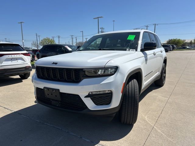 Used 2025 Jeep Grand Cherokee Limited w/ Black Appearance Package image 7